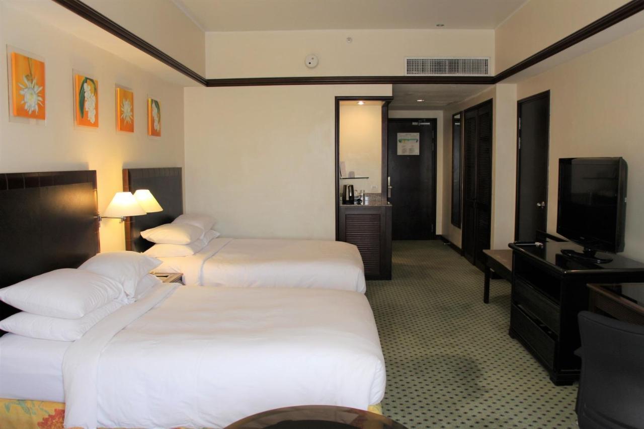 Miri Marriott Resort&Spa Exterior foto A room at the hotel