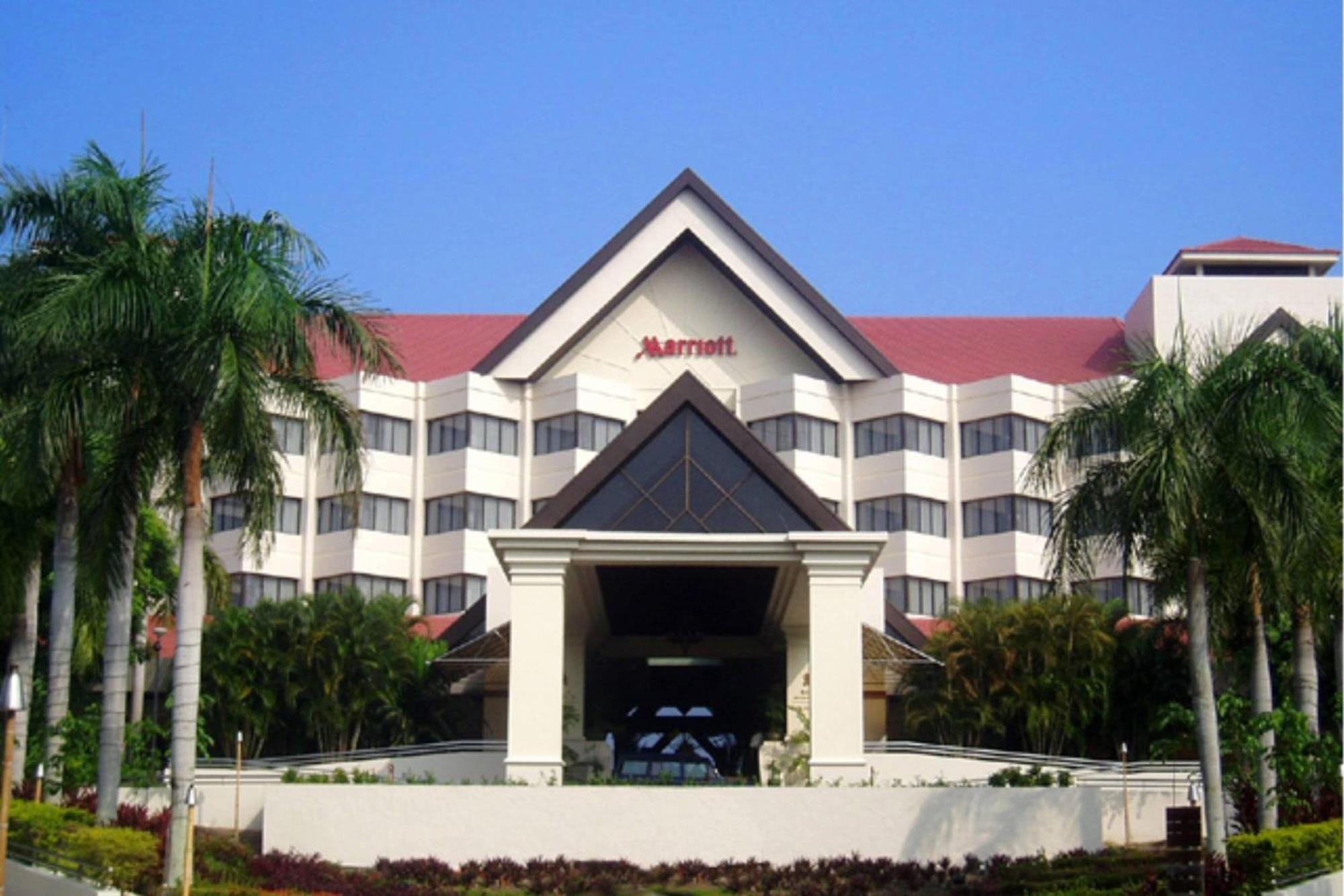 Miri Marriott Resort&Spa Exterior foto The hotel's main entrance